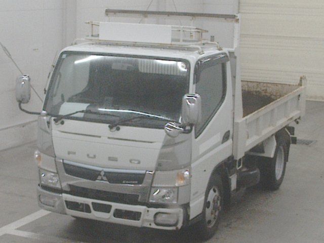 2020 Mitsubishi Fuso Canter dump Japan auction vehicle