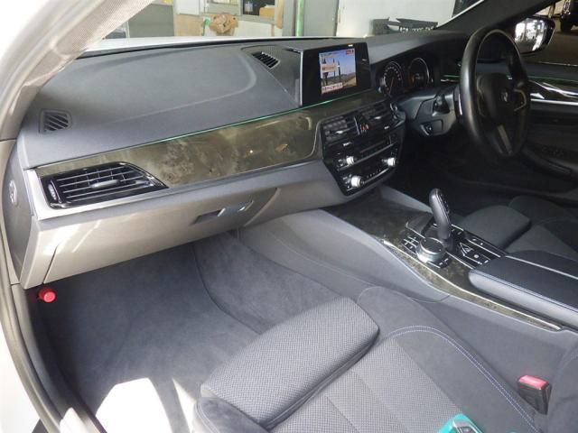 2019 BMW BMW 523 d MSPイノベーションP auction photo 2