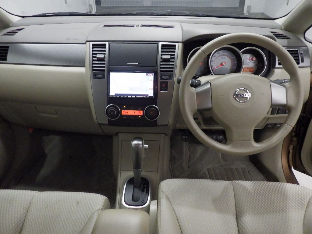 2009 Nissan ティーダ 15M auction photo 3