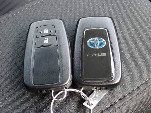 2021 Toyota Prius A 4WD auction photo 10