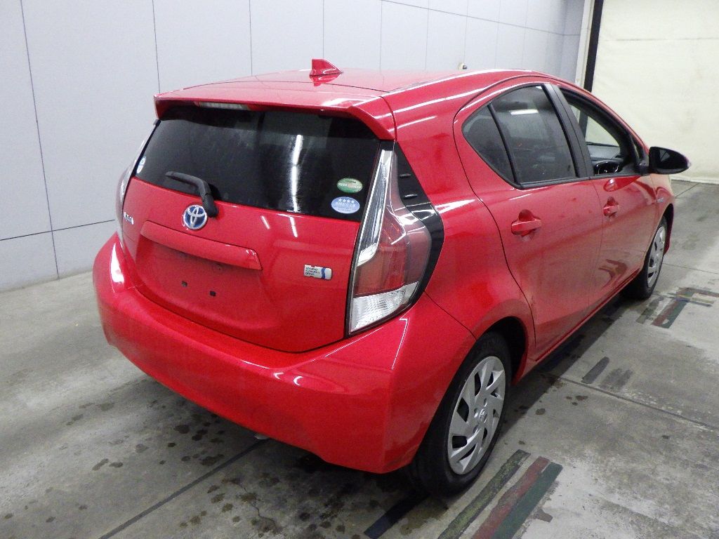 2015 Toyota Aqua G auction photo 2