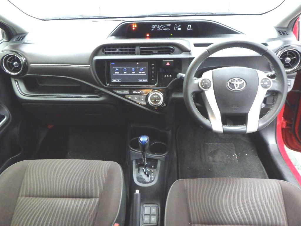 2015 Toyota Aqua G auction photo 3