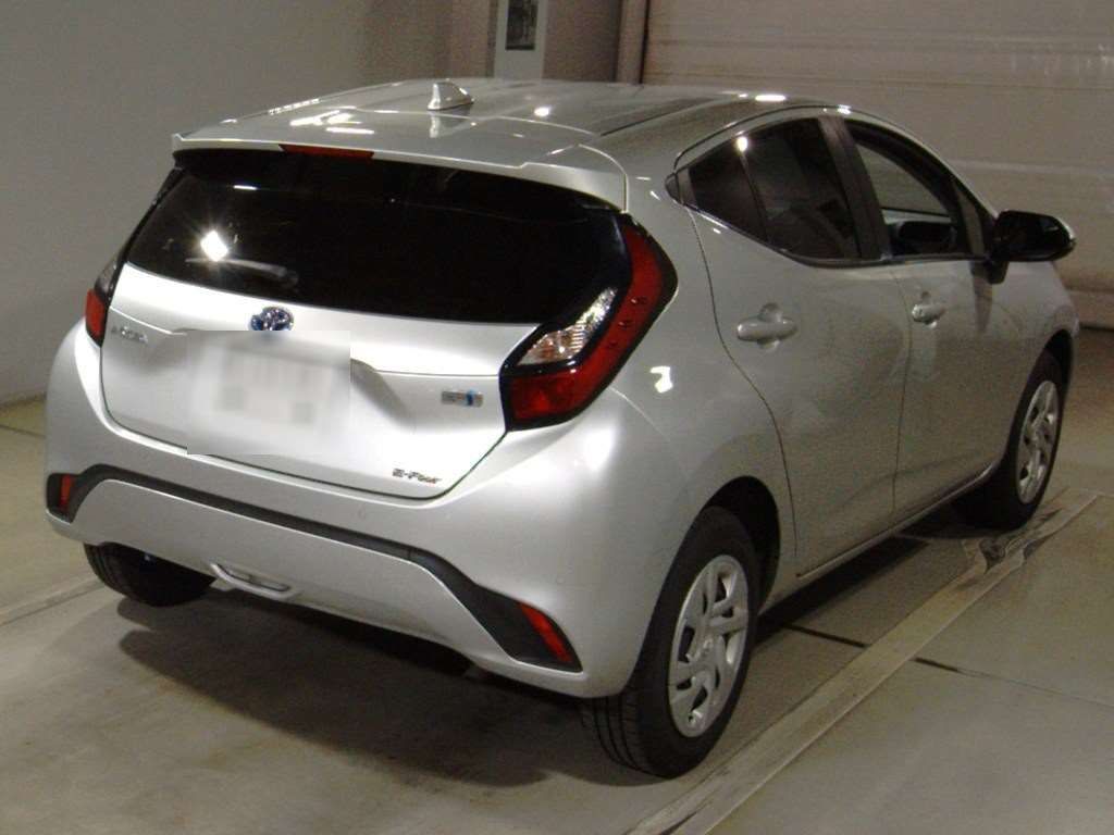 2022 Toyota Aqua X 4WD auction photo 2