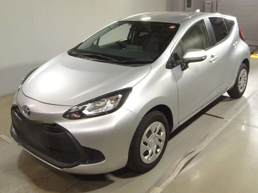 2022 Toyota Aqua X 4WD Japan auction vehicle