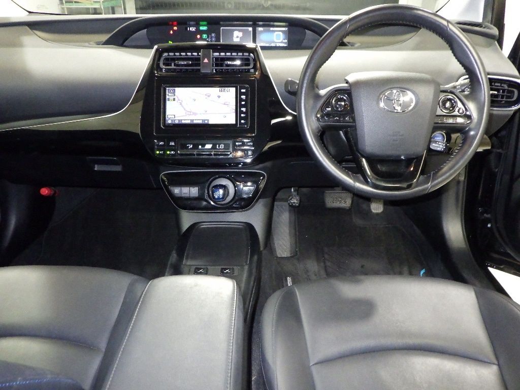 2019 Toyota Prius Sツーリングセレクション auction photo 3