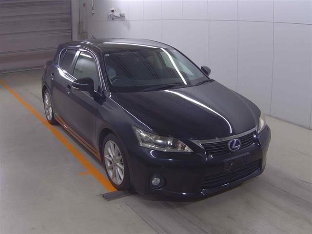 Japan Auction Vehicles 7 2011 Lexus CT200h バージョンC auction photo