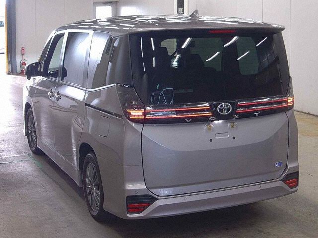 2024 Toyota Voxy S-G auction photo 2