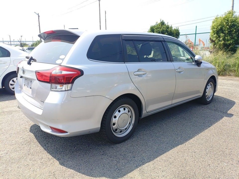 2018 Toyota Corolla Fielder auction photo 2