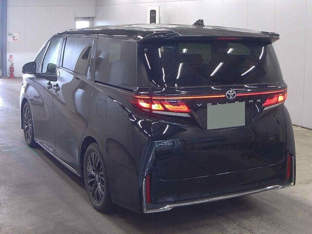 2025 Toyota Vellfire Z Premier auction photo 2