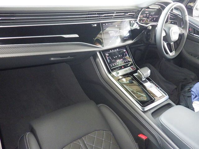 2024 Audi SQ8 ベースグレード 4WD auction photo 3