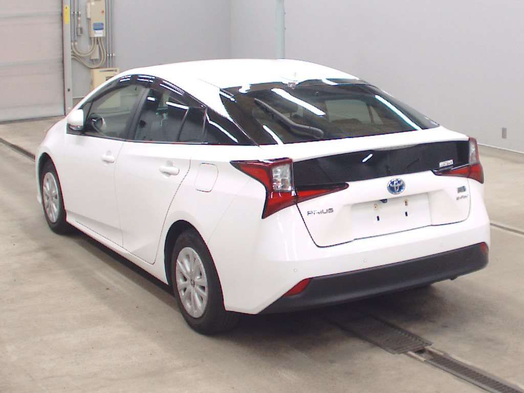 2020 Toyota Prius S 4WD auction photo 6