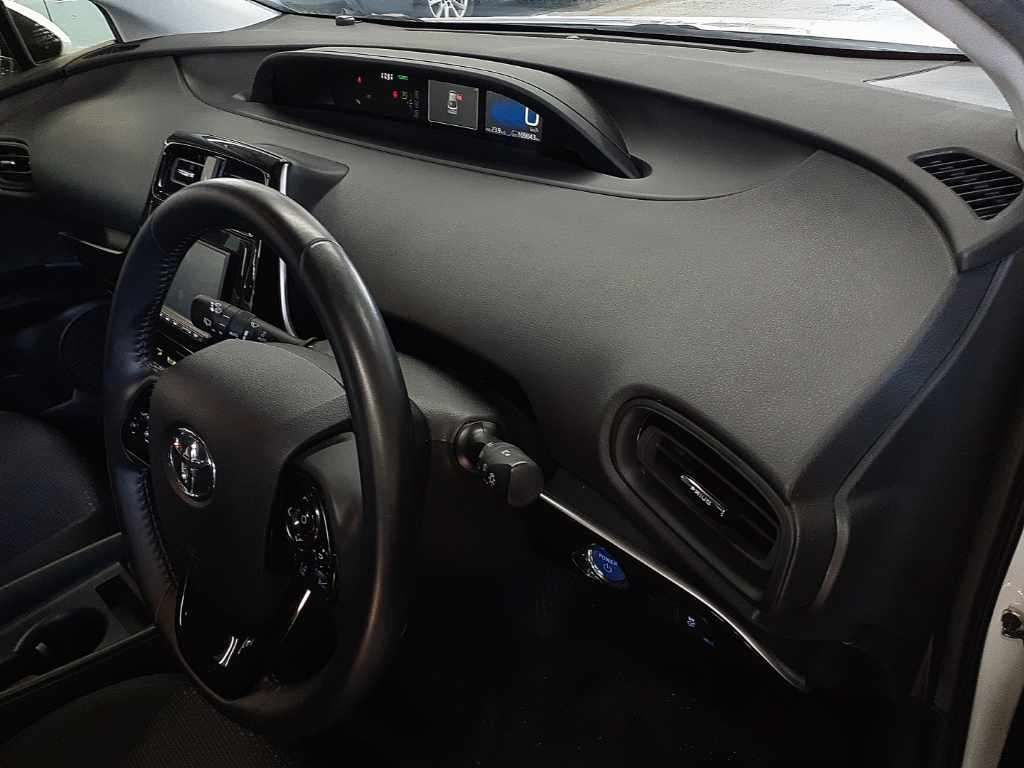 2020 Toyota Prius S 4WD auction photo 7