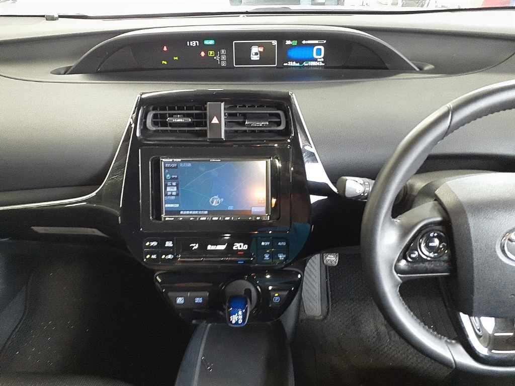 2020 Toyota Prius S 4WD auction photo 9