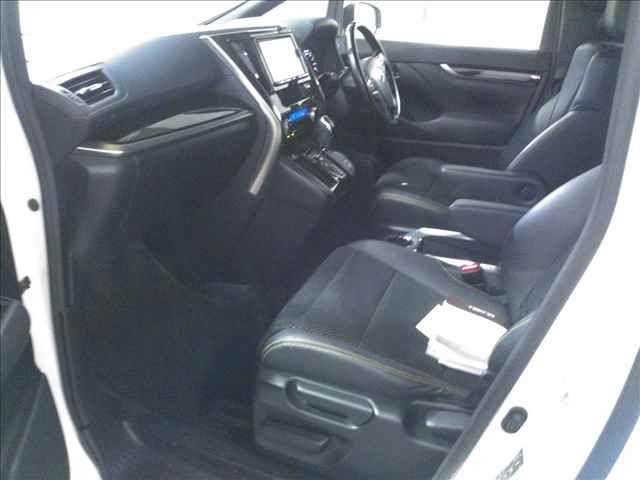2017 Toyota Vellfire 4WD Z A ゴールンデアイズ auction photo 3