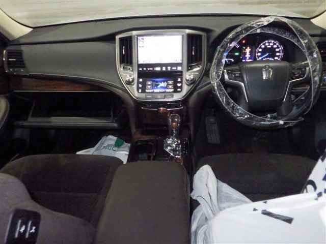 2014 Toyota Crown auction photo 3