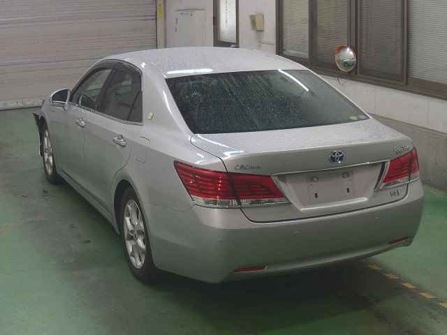 2014 Toyota Crown auction photo 2