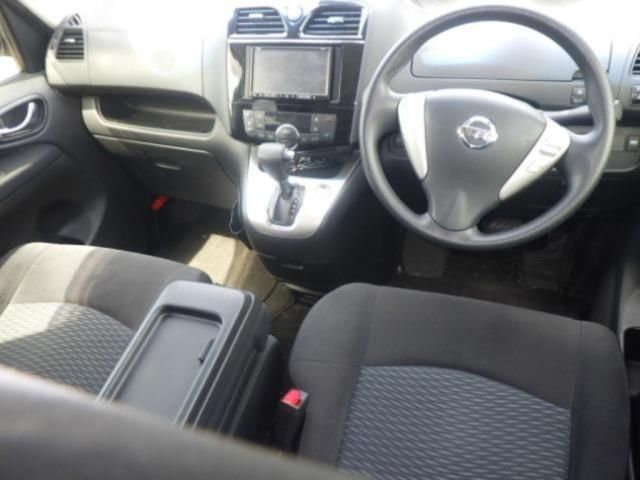 2015 Nissan Serena auction photo 3