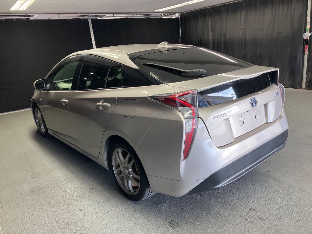 2016 Toyota Prius S auction photo 2