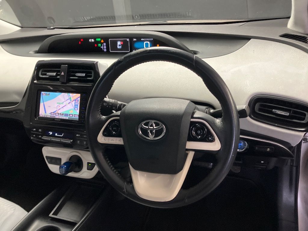 2016 Toyota Prius S auction photo 3