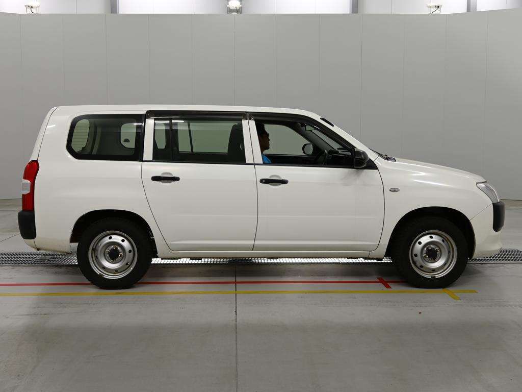 2021 Toyota Probox DX Comfort 4WD auction photo 3