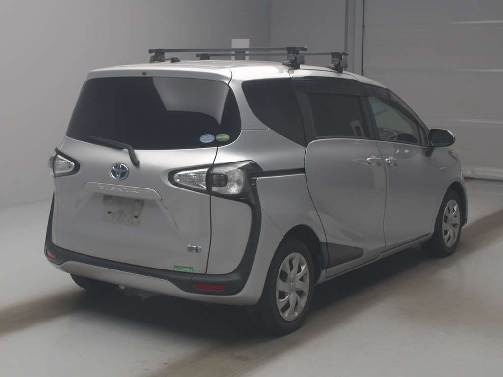 2018 Toyota Sienta ハイブリッドX auction photo 2