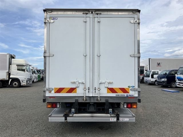 2019 Mitsubishi Fuso Fighter Refrigerated and frozen trucks auction photo 3