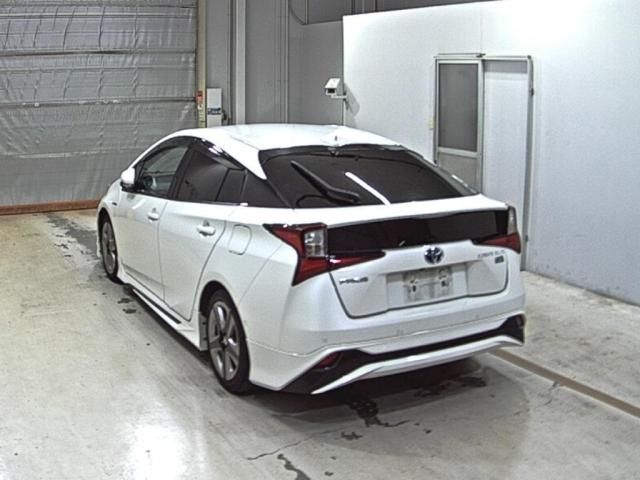 2019 Toyota Prius Aツーリングセレクション auction photo 2