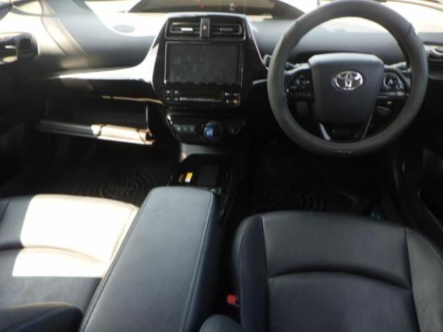 2019 Toyota Prius Aツーリングセレクション auction photo 3