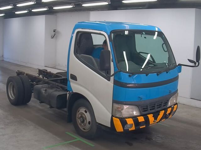 Japan Auction Vehicles 8 2006 Toyota Dyna chassis auction photo