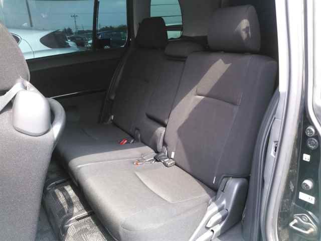 2013 Toyota Isis プラタナVセレクション auction photo 9