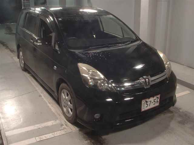Japan Auction Vehicles 12 2013 Toyota Isis プラタナVセレクション auction photo