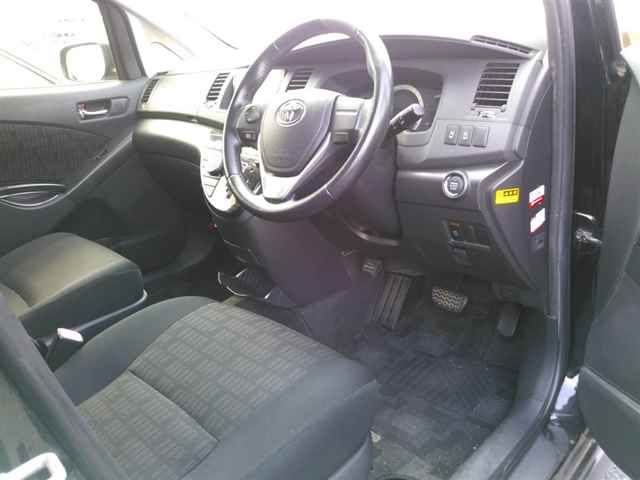 2013 Toyota Isis プラタナVセレクション auction photo 3
