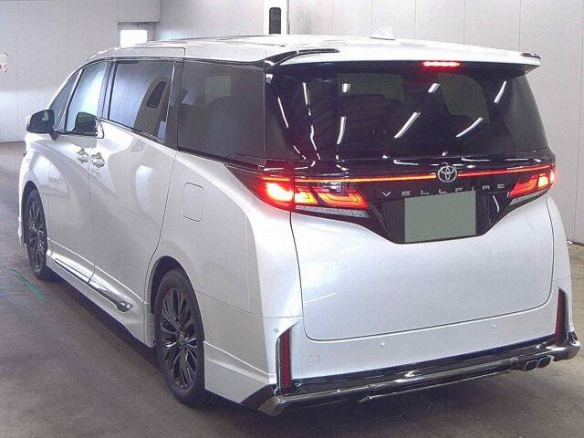 2025 Toyota Vellfire Z Premier auction photo 2