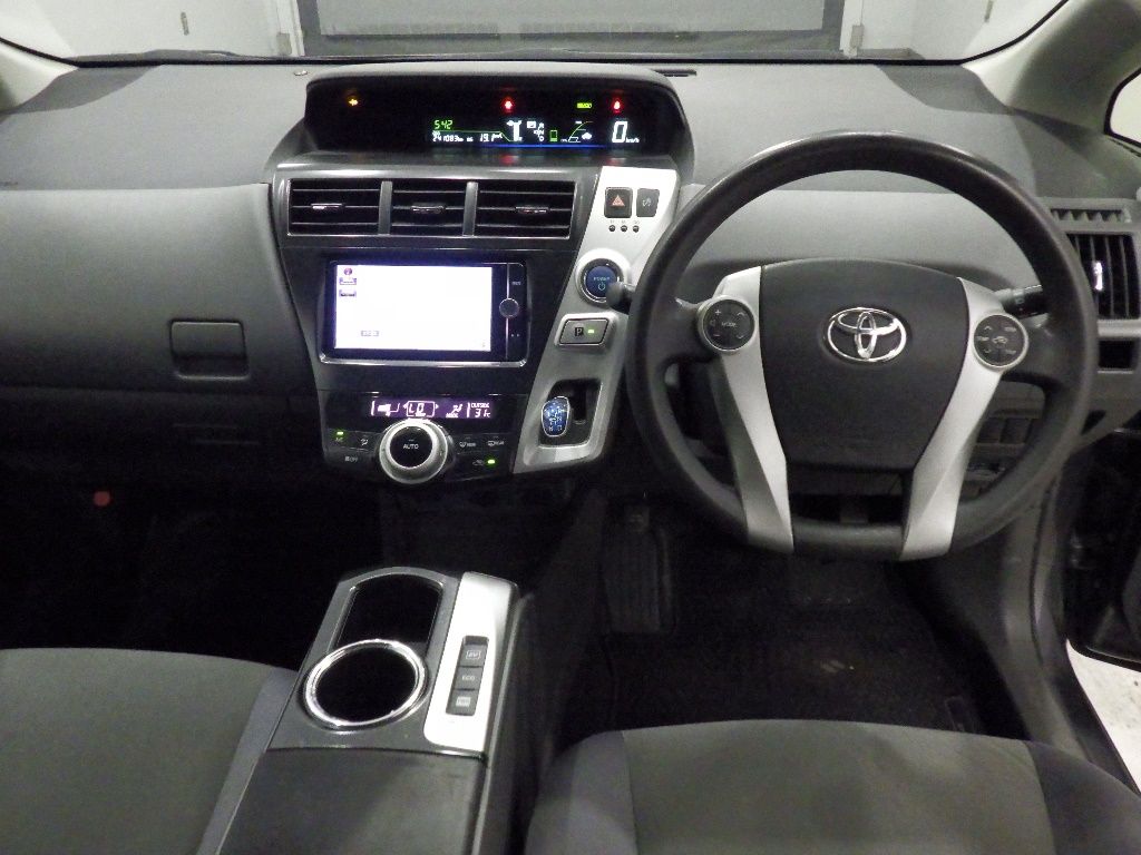 2013 Toyota Prius Alpha S auction photo 3
