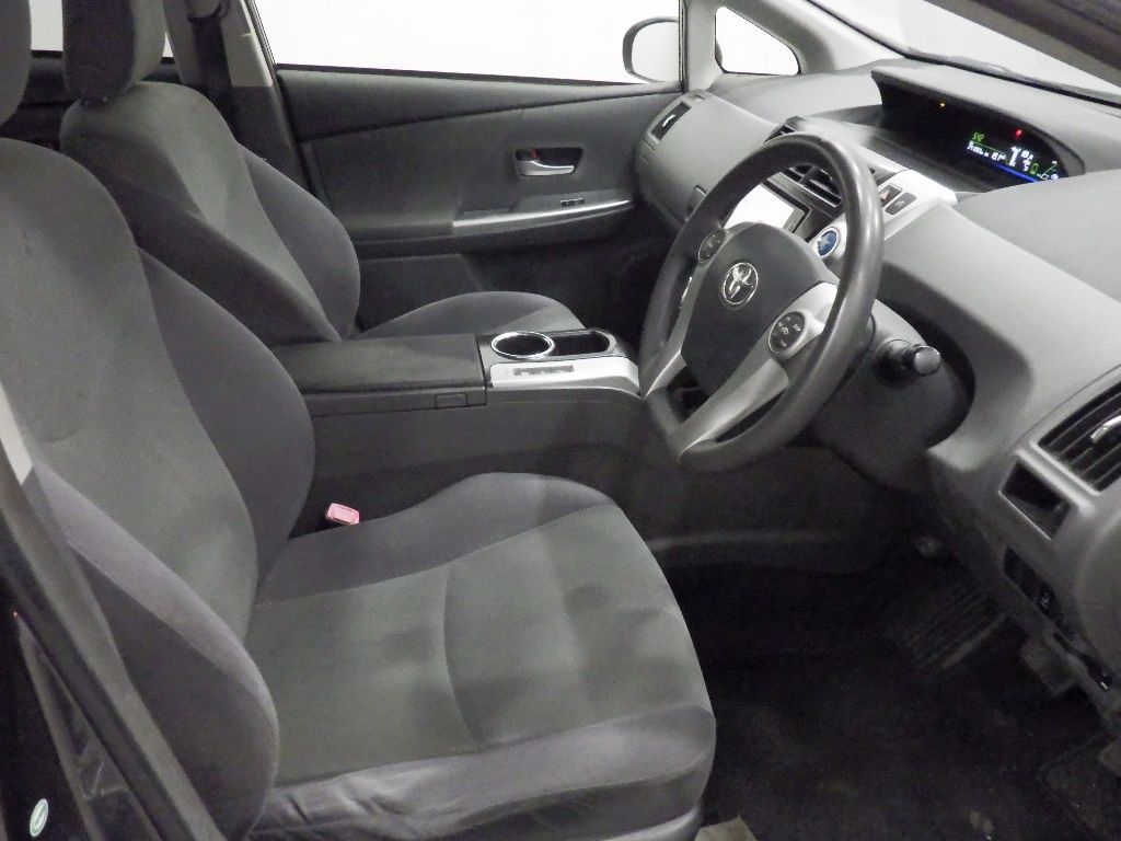 2013 Toyota Prius Alpha S auction photo 6