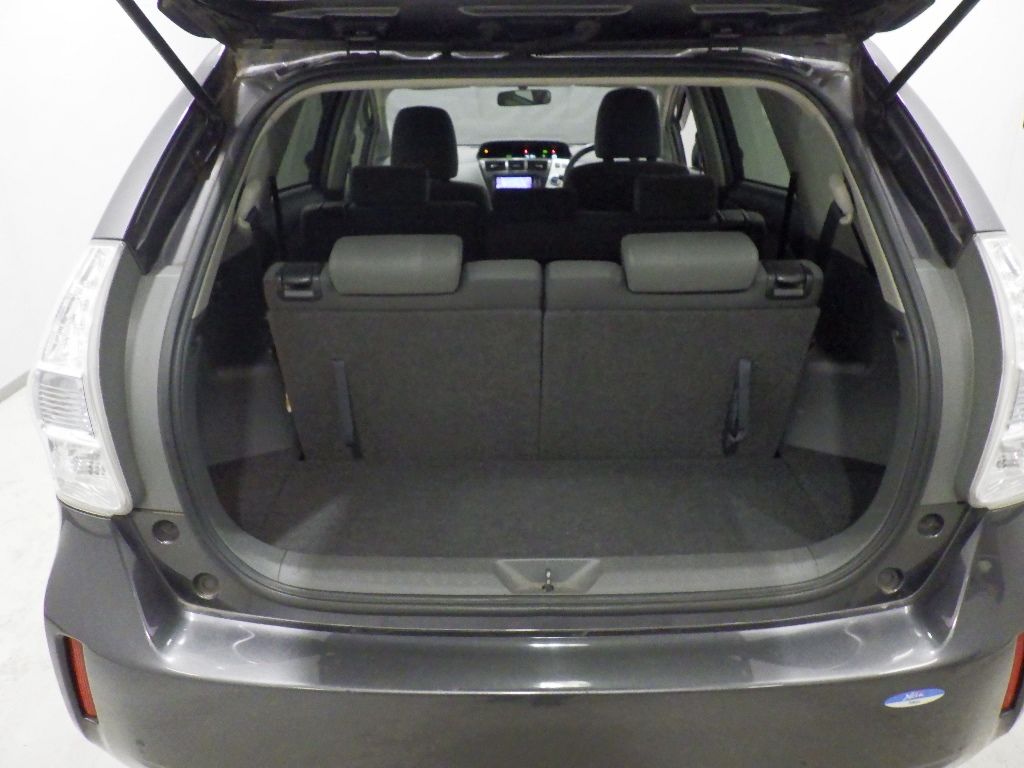 2013 Toyota Prius Alpha S auction photo 8