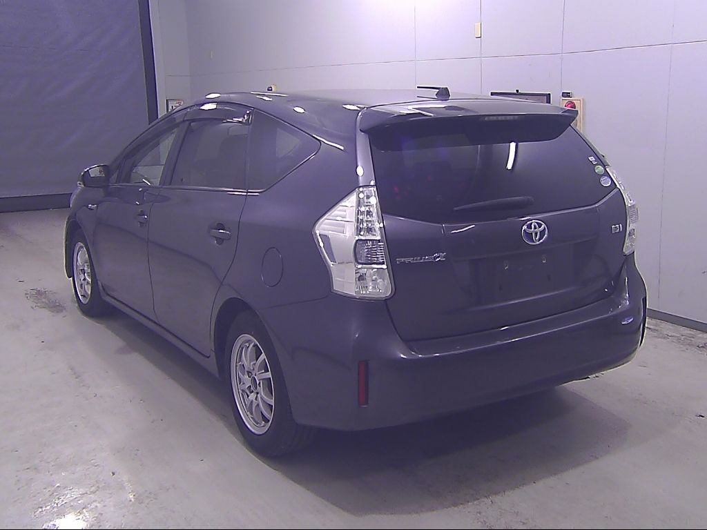 2013 Toyota Prius Alpha S auction photo 5