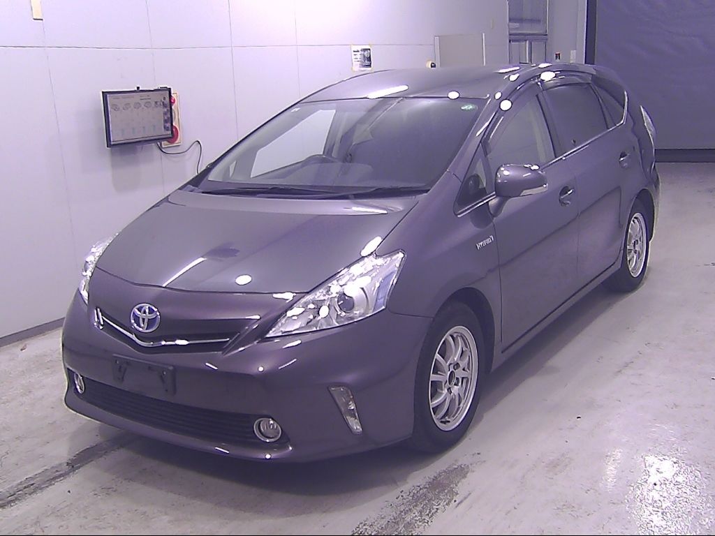 2013 Toyota Prius Alpha S auction photo 4