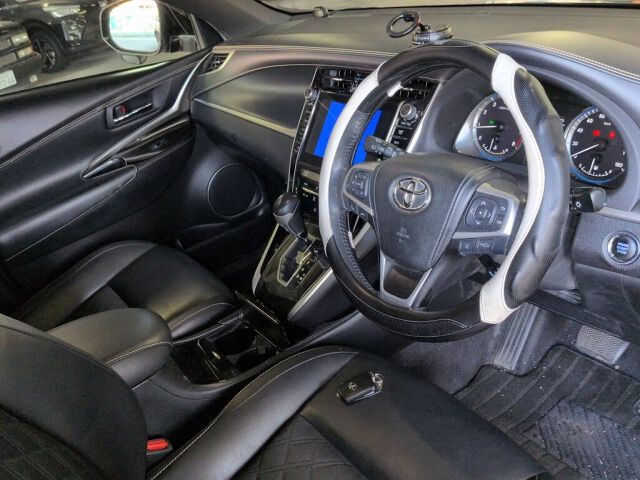 2019 Toyota Harrier premium auction photo 3