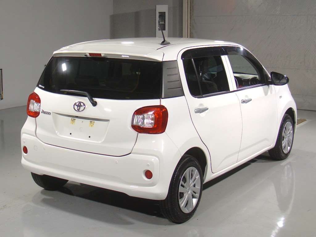 2021 Toyota Passo X auction photo 2