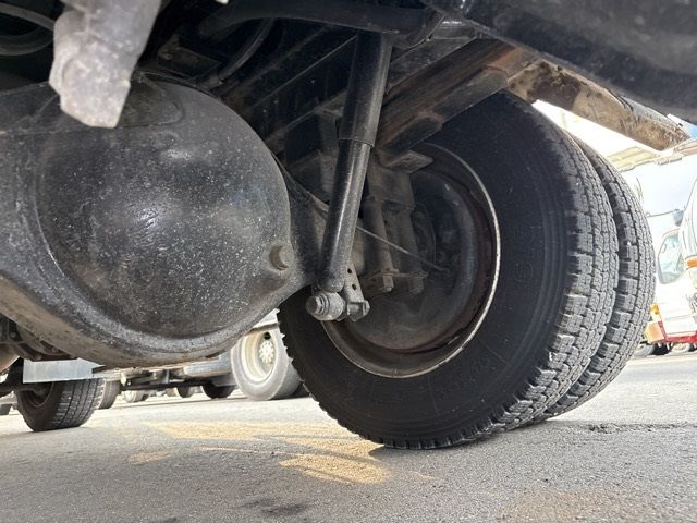 2009 Isuzu Elf 3-Ten Dump auction photo 10