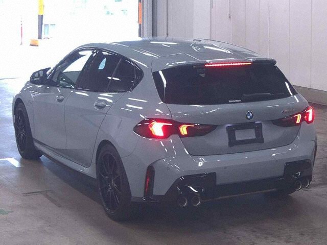 2025 BMW 1 Series M135 XDRIVE 4WD auction photo 2