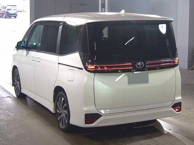 2023 Toyota Voxy S-Z auction photo 2