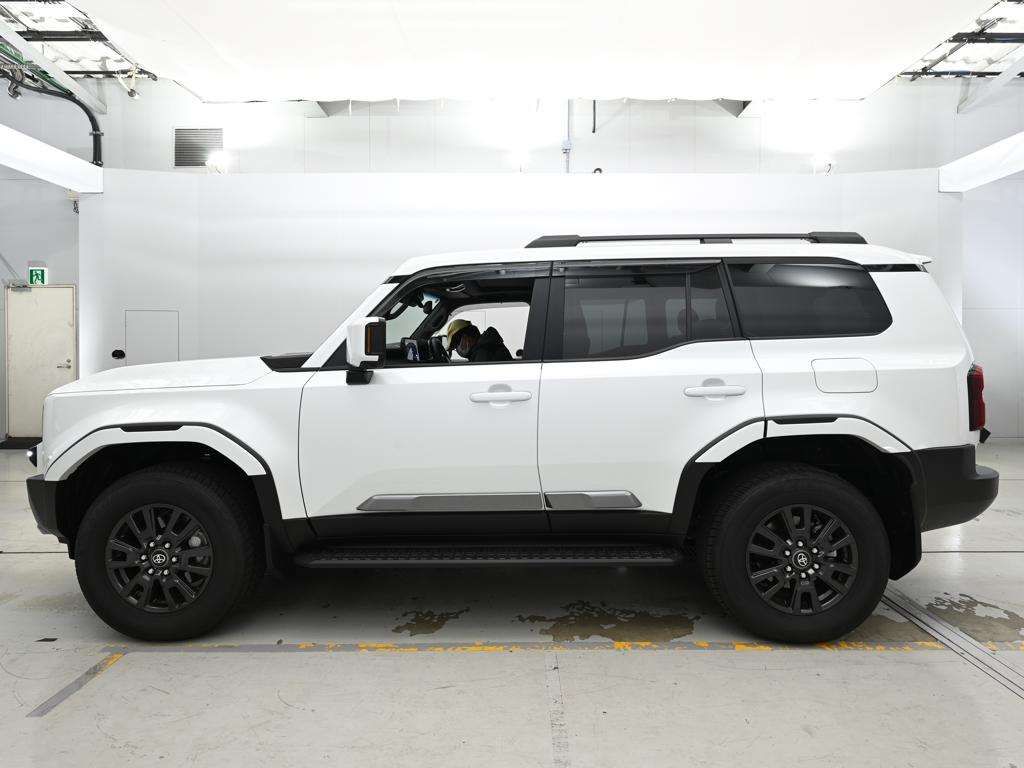 2025 Toyota Land Cruiser 250 VX 4WD auction photo 4