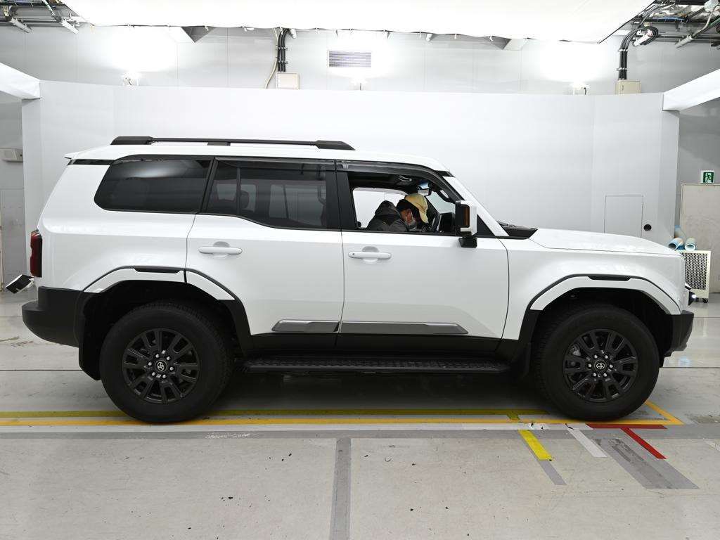 2025 Toyota Land Cruiser 250 VX 4WD auction photo 3