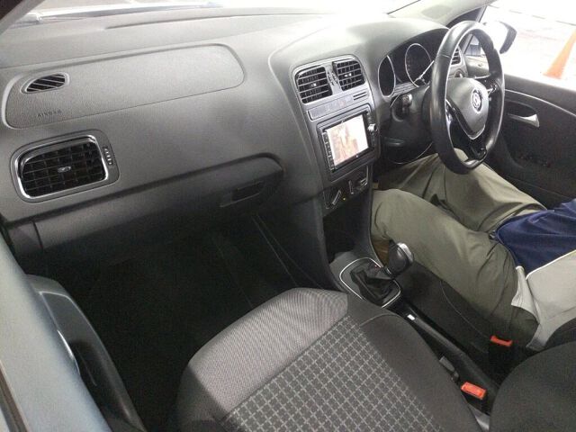 2016 Volkswagen ポロ TSIコンフォートライン auction photo 3