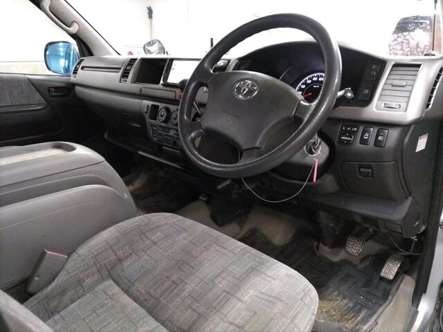 2006 Toyota Hiace グランドキャビン 4WD auction photo 3