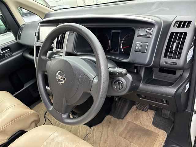 2009 Nissan Serena auction photo 3