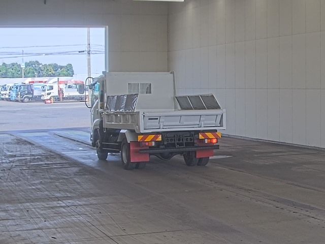 2013 Isuzu Forward dump auction photo 2