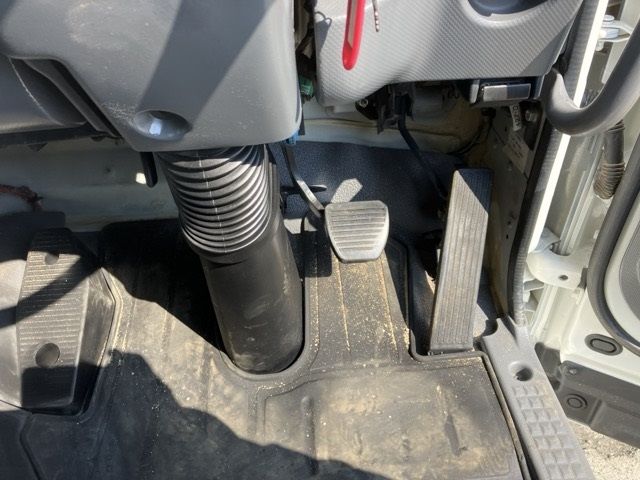 2013 Isuzu Forward dump auction photo 4